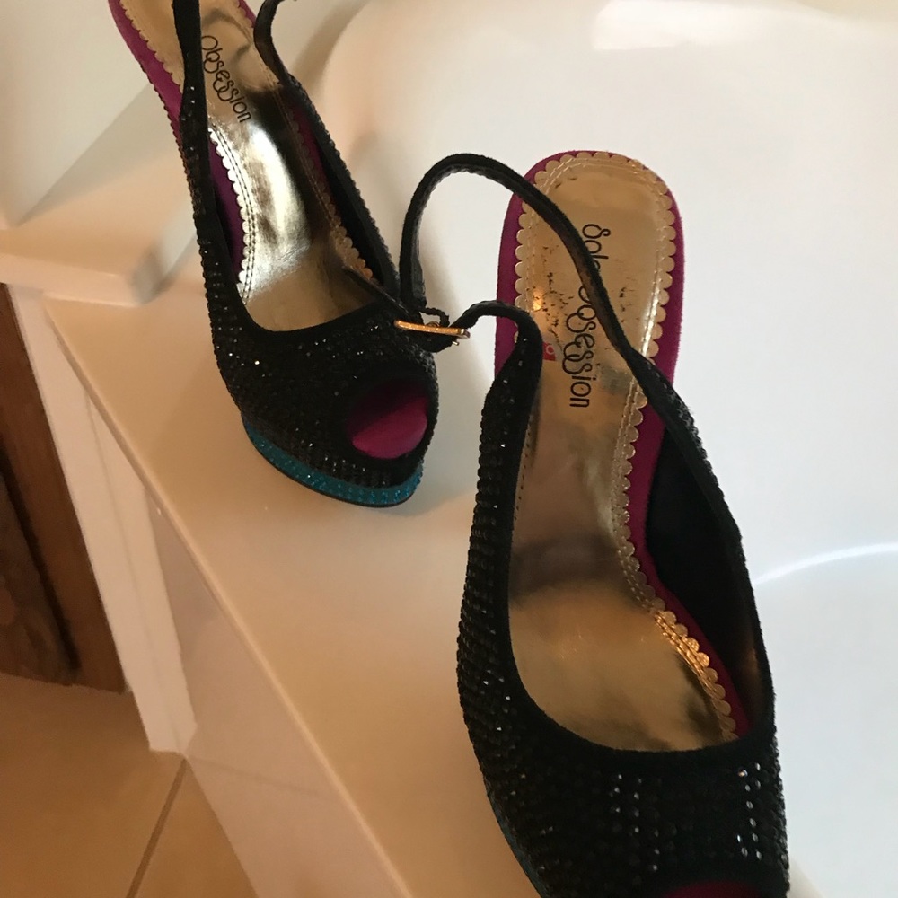 Shoes - Picture 3 of 6